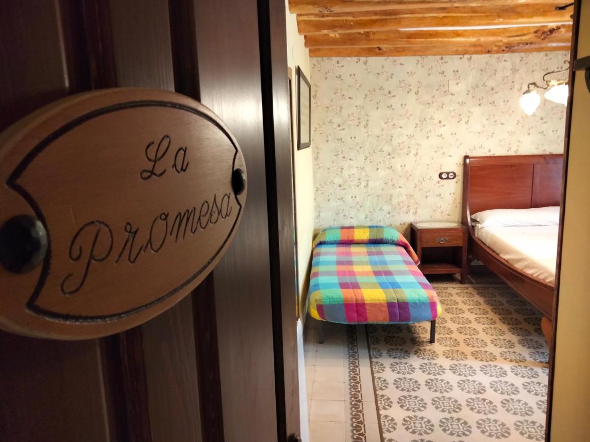 La Alcoba De Becquer Guest House เบรา เด มองกาโย ภายนอก รูปภาพ