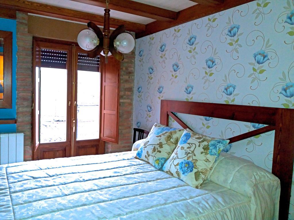 La Alcoba De Becquer Guest House เบรา เด มองกาโย ภายนอก รูปภาพ